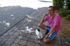 Vorbereitungen Drohnenflug über St. Crescentius (Foto: Karl-Franz Thiede)